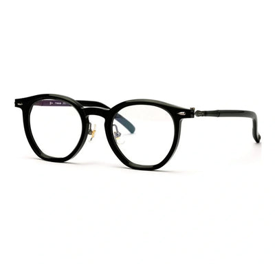 Round eyeglasses in Saudi Arabia