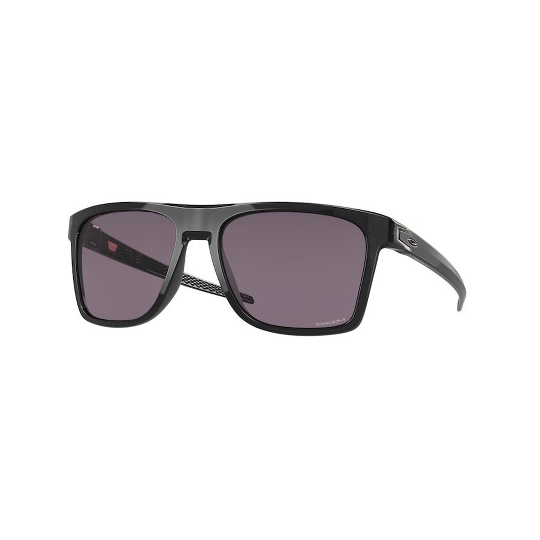 Oakley Man sunglasses in Saudi Arabia