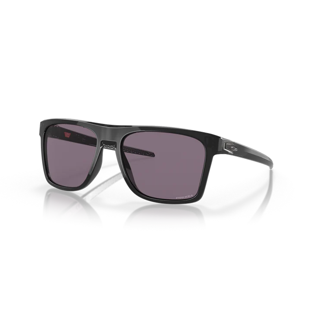 Oakley Man sunglasses in Saudi Arabia
